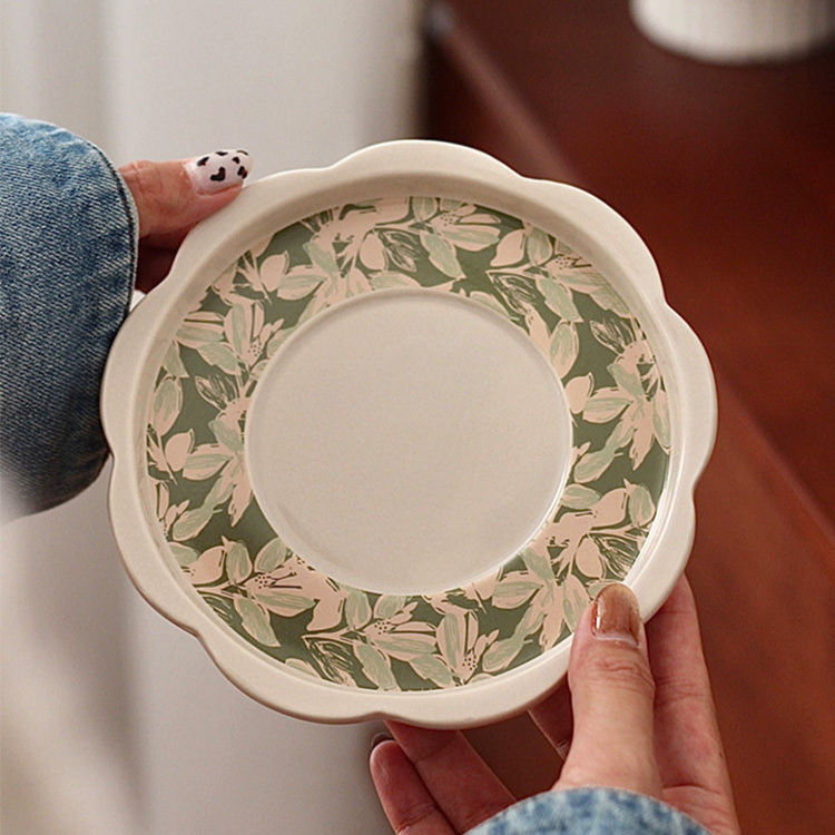 Artistic pottery saucer with underglaze lily design and Scandinavian-inspired detailing. Retro aesthetic cup featuring hand-painted lilies, rustic tones.
