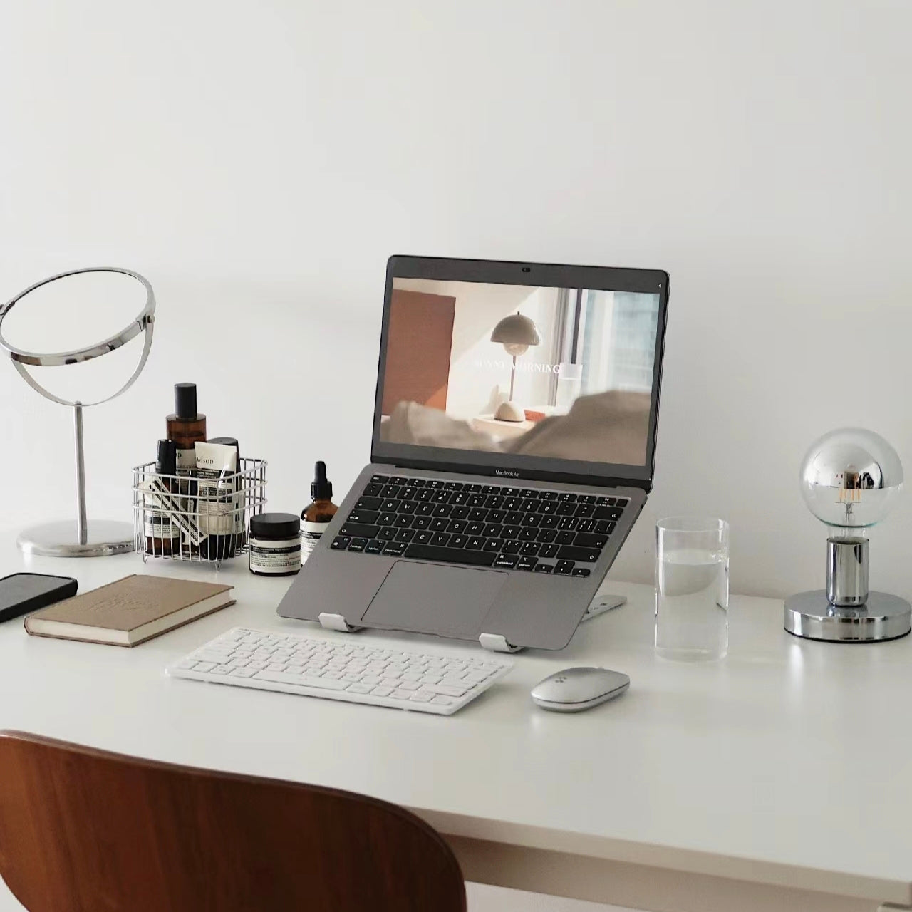 Desk organizer