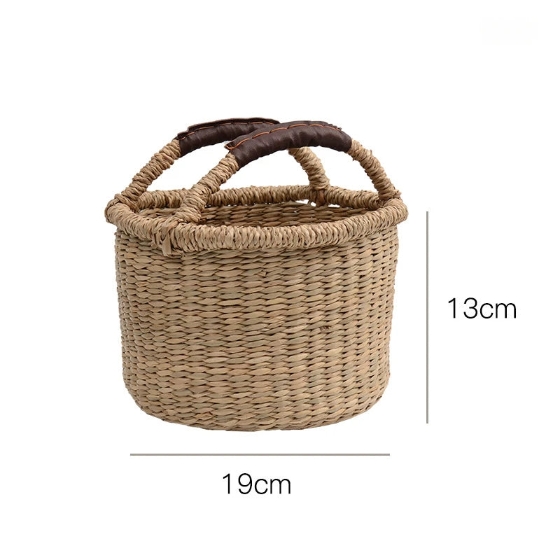 Detailed view of the intricate hand-woven seaweed design, showcasing the natural texture and craftsmanship of the basket. Diameter: 19 cm; Height: 13cm