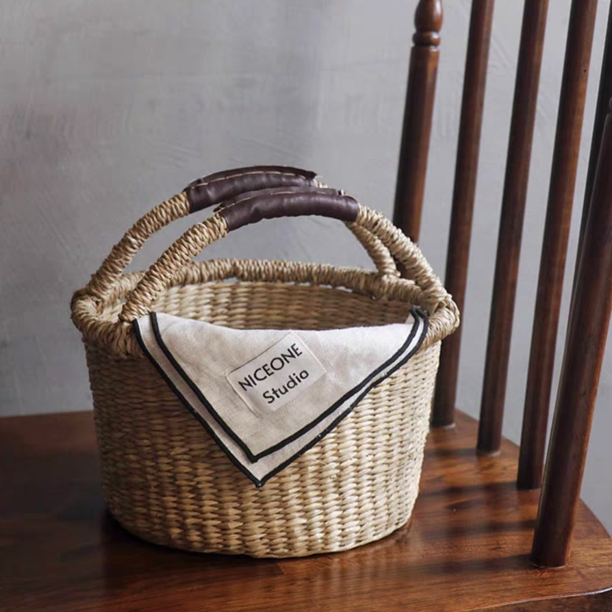 Hand-woven storage basket for fruits and snacks, with a minimalist design perfect for Nordic and natural-inspired home settings.