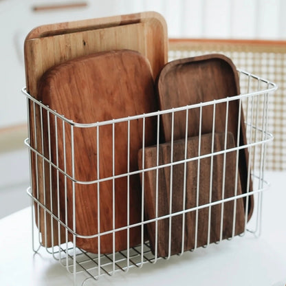 This high-quality stainless steel basket is ideal for organizing cutting boards and various kitchen essentials, ensuring easy access and tidy storage.