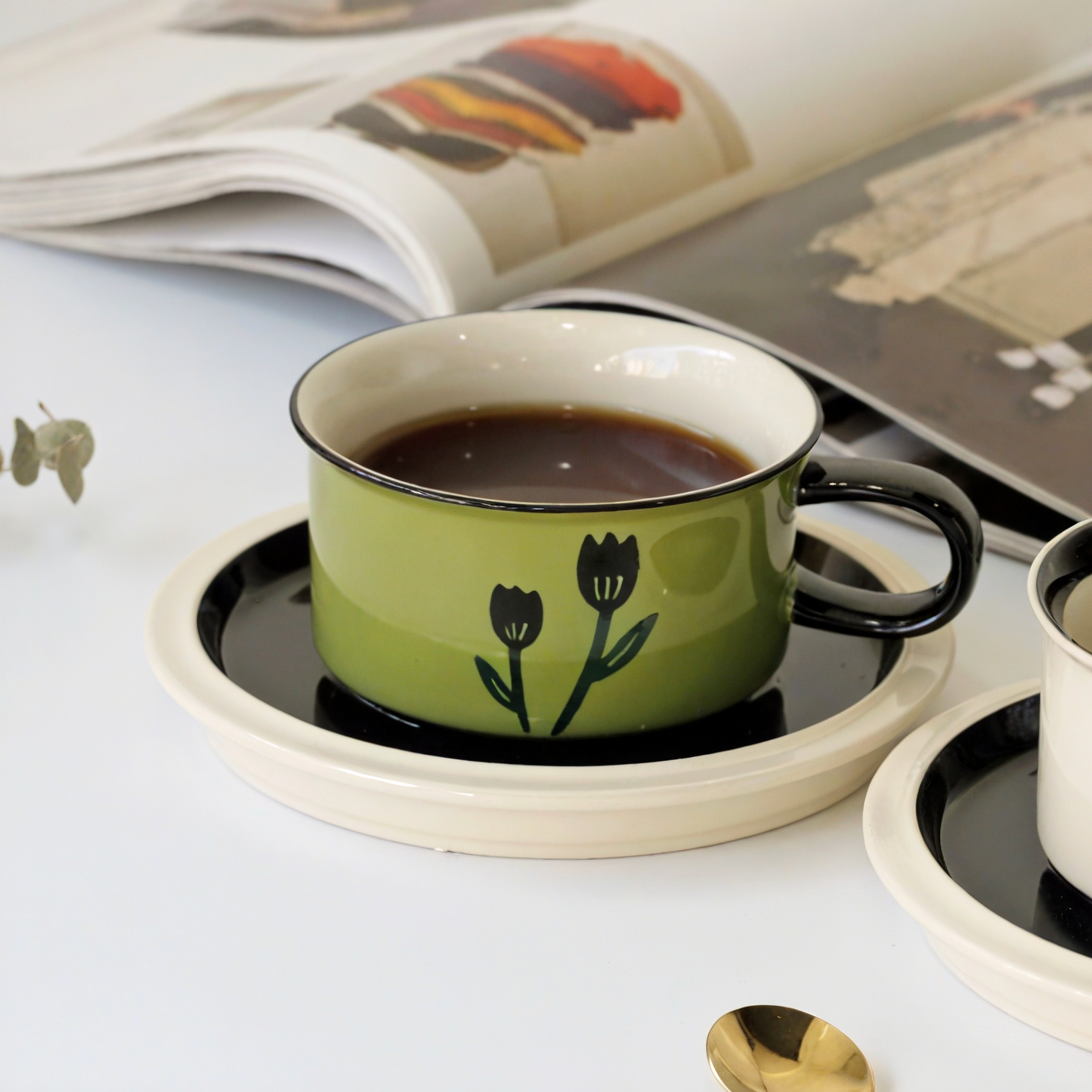 A ceramic cup with a minimalist tulip pattern, showcasing modern vintage style, dishwasher- and microwave-safe.