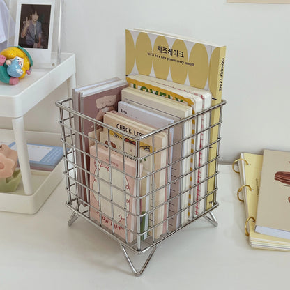 Optimize your countertop space with this compact metal wire basket, designed for efficient storage of various items without occupying too much space.