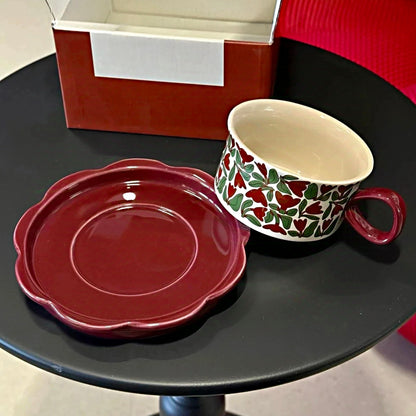 Stylish hand-painted ceramic cup with tulip motif, reflecting Nordic and minimalist aesthetics. Lead-free with underglaze decoration for safe and vibrant drinking.