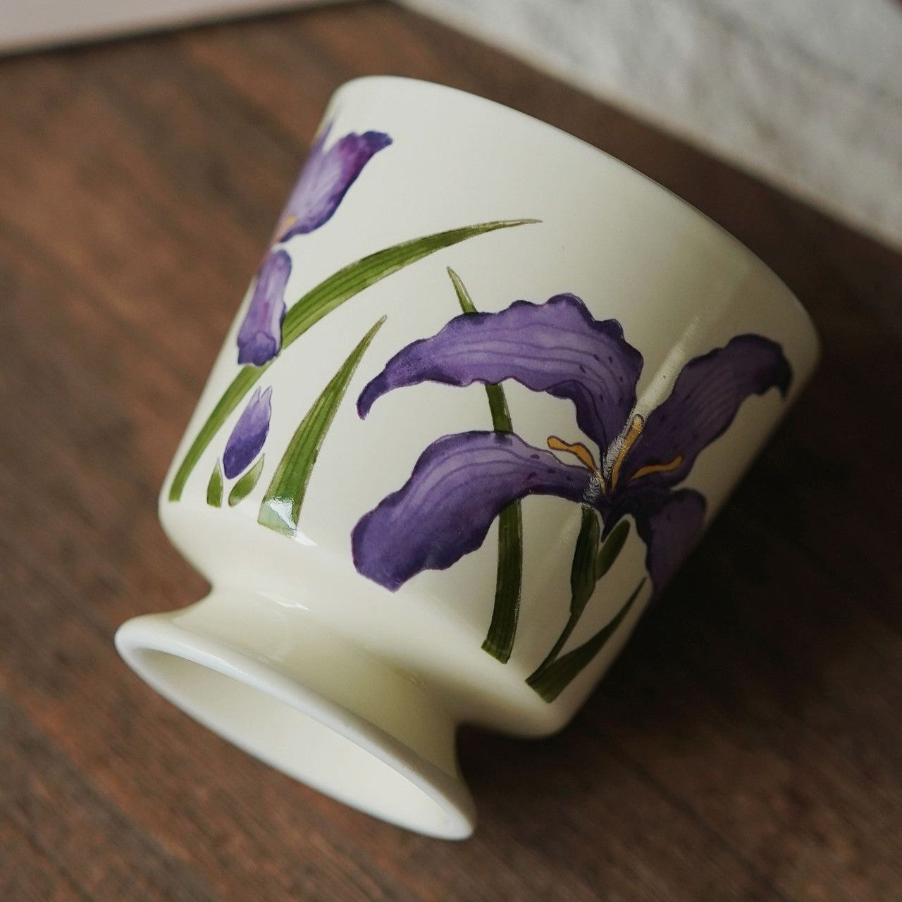 This Nordic Style ceramic mug features hand-painted purple iris flowers on a smooth glazed surface, ideal for Scandinavian or minimalist interiors.