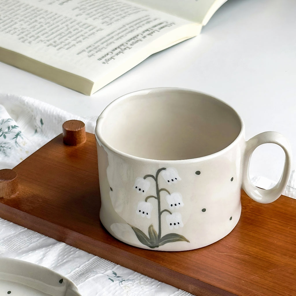 200ml ceramic mug with elegant floral motif, perfect for serving tea, coffee, or lattes in retro and rustic-inspired interiors. Microwave, dishwasher and oven safe.